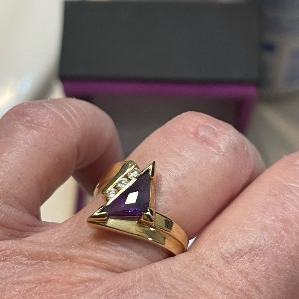 Genuine amethyst ring w/ diamond accents 14k gold - Picture 8 of 11